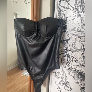 Shinestar strapless body suit - faux leather